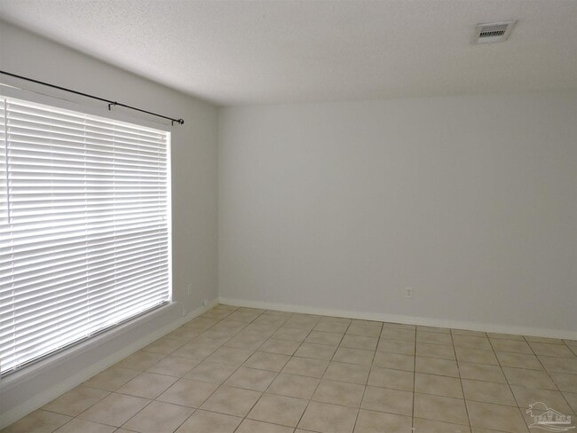 Foto del edificio - 7834 Charter Oaks Dr