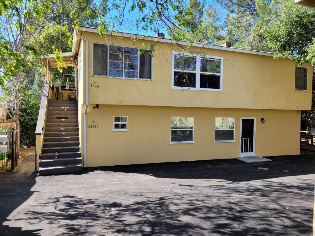 Foto principal - 2626 Montrose Ave
