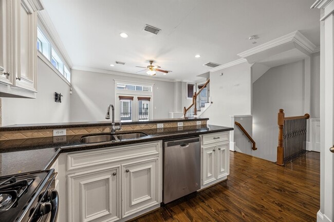 Building Photo - 1126 W 23rd St
