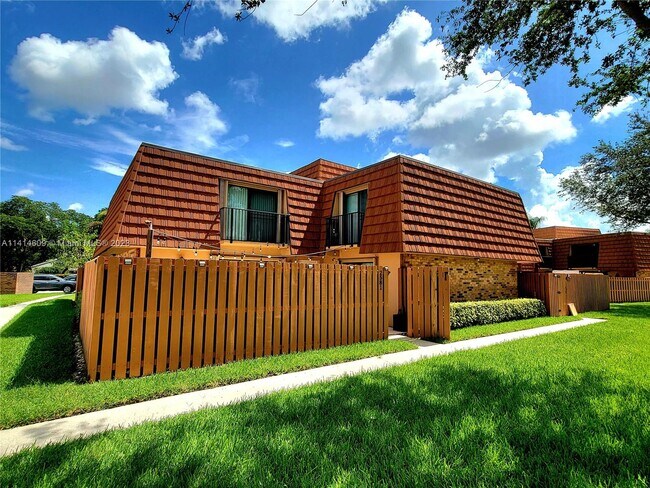 Building Photo - 2581 Garden Ct
