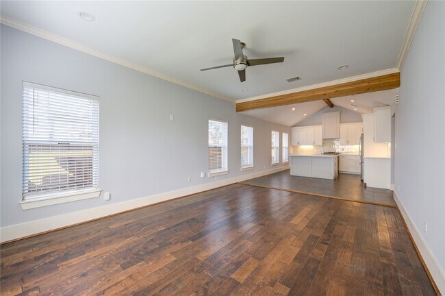 Foto del edificio - 2401 Eagle St