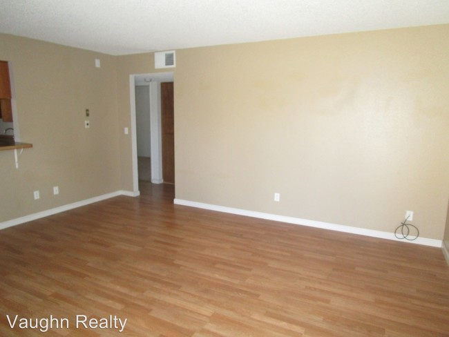 Building Photo - 724 S Norma St