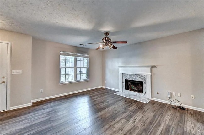 Building Photo - 1227 Yellow River Dr