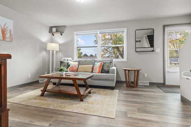 Building Photo - 1800 E Northland Ave