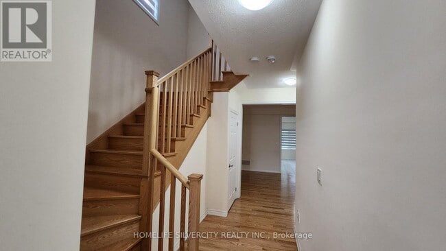 Building Photo - 263 Fleetwood Dr