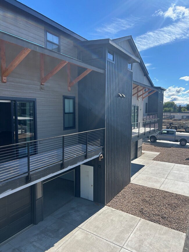 Foto del edificio - 1370 SW Obsidian Ave