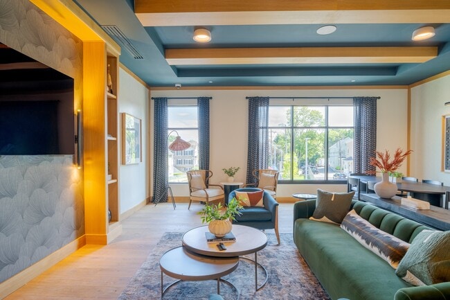 Building Photo - Alexan Waltham