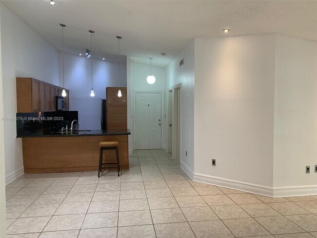 Foto del edificio - 4910 NW 102nd Ave