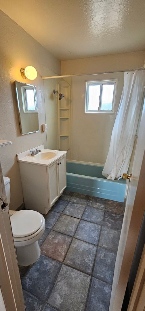 Foto del edificio - Live Large in a Cozy Retreat! Private Back...