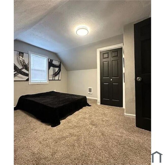 Foto del edificio - 216 E 33rd St