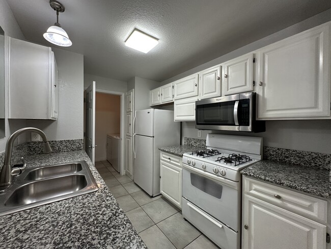 Foto del edificio - 2200 S Fort Apache Rd