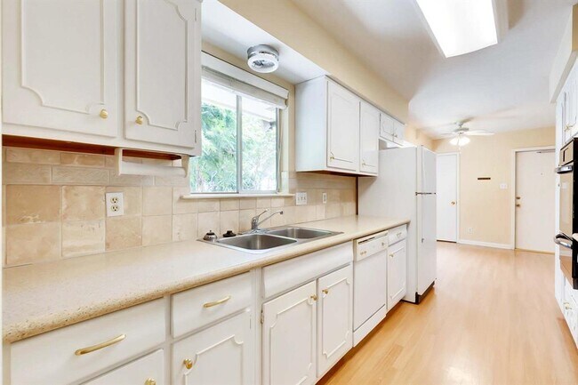 Foto del edificio - 2609 Richcreek Rd