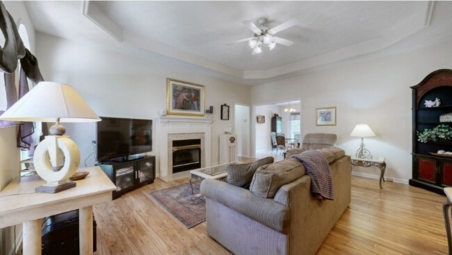 Foto del edificio - 348 Huntington Dr