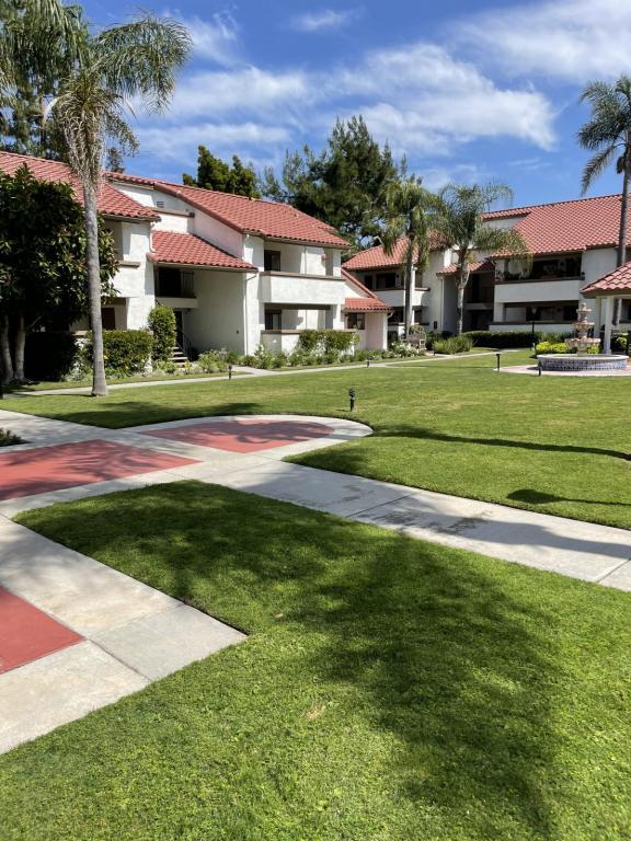 6386 W Lincoln Ave, Buena Park, CA 90620 Townhome Rentals in Buena