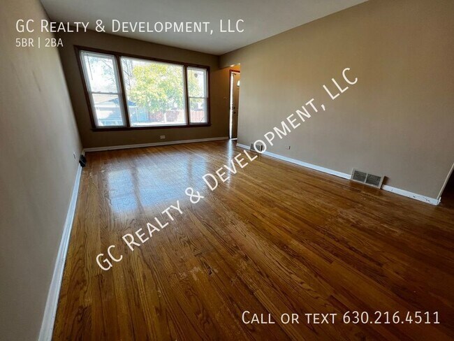 Building Photo - ***5 BDRM / 2 BTH / FINISHED BASEMENT / 2 ...