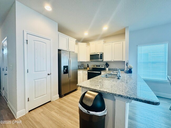 Foto del edificio - 7478 Shadow Lake Dr