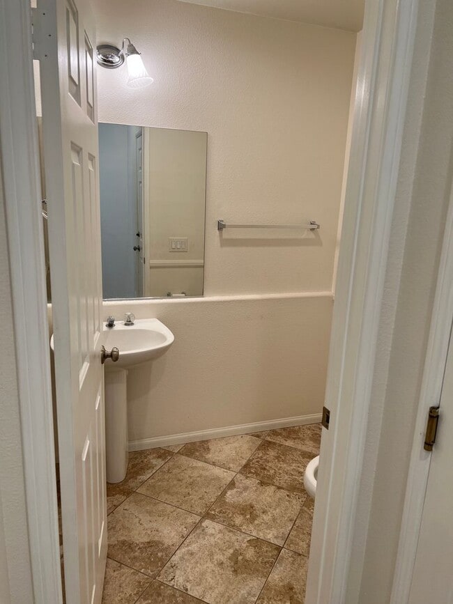 Building Photo - Los Arboles town-home with a Driveway