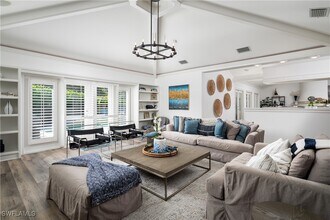 Building Photo - 420 Palm Cir E