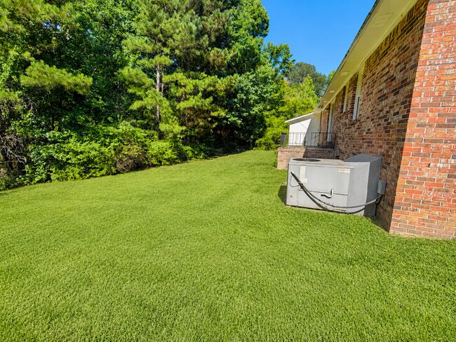 Building Photo - 400 S Highland Forest Dr