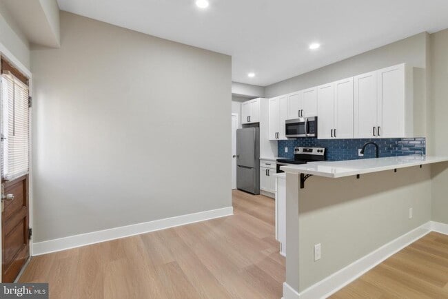 Building Photo - 417 W Elm St