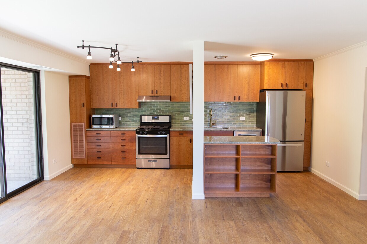 Hermosa cocina de cerezo personalizada - 511 1st St N