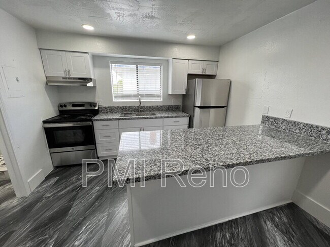 Foto del edificio - 778 Forest St