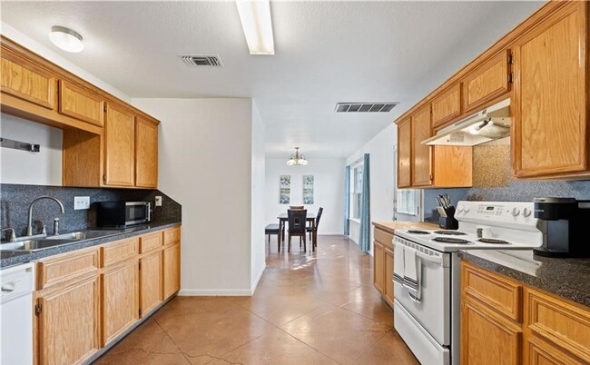 Foto del edificio - 3807 Littleleaf Ct