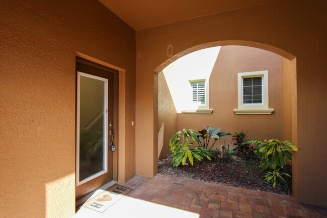Foto del edificio - ***SEASONAL OR ANNUAL***FULLY FURNISHED***PLAYERS CLUB AVAILABLE** GATED COMMUNITY***