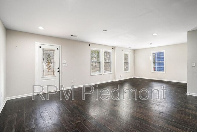 Photo - 1343 Lynford Dr SW House