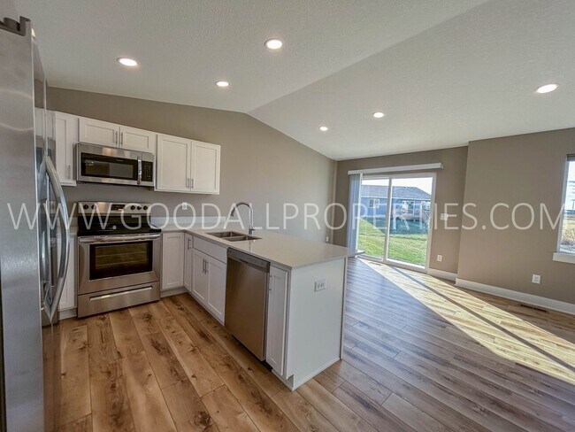 Foto del edificio - New 4 Bedroom Ranch home on a Cul-de-sac b...