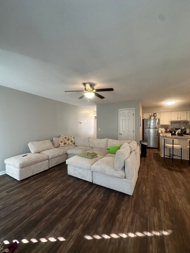 Sala de estar - 122 W Victoria Ct