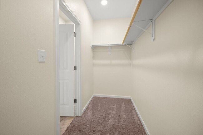 Building Photo - 39405 Legacy Lake Dr