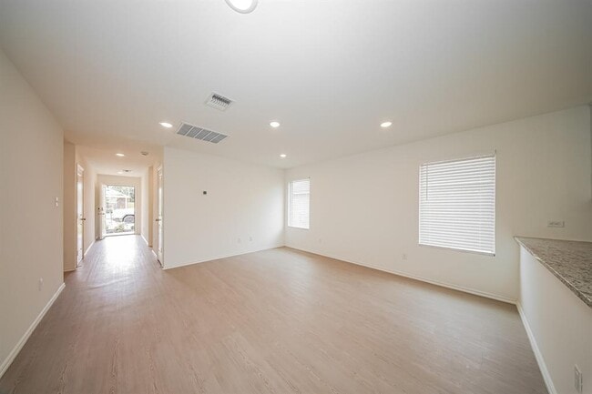 Building Photo - 3704 Palmetto Blf Dr