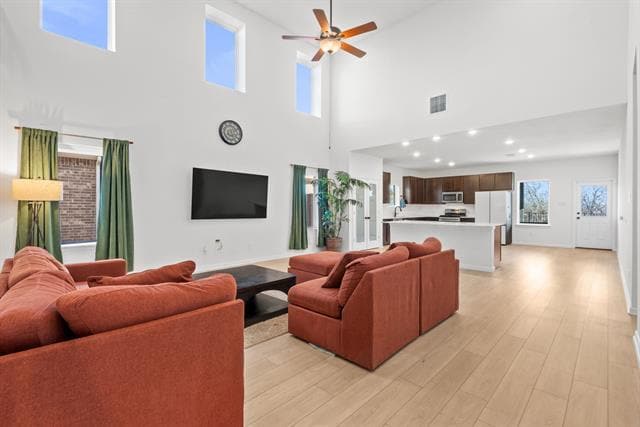 Building Photo - 7609 Poplar Dr