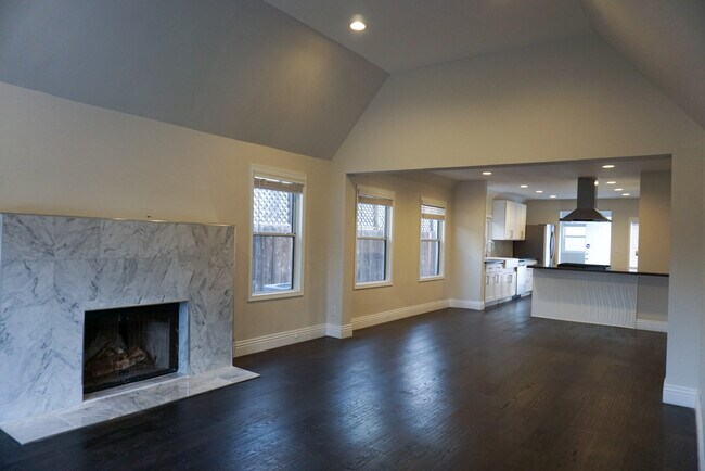 Foto del edificio - 520 N Poinsettia Pl