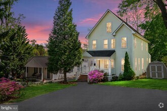 Building Photo - 11109 Hillsdale Dr