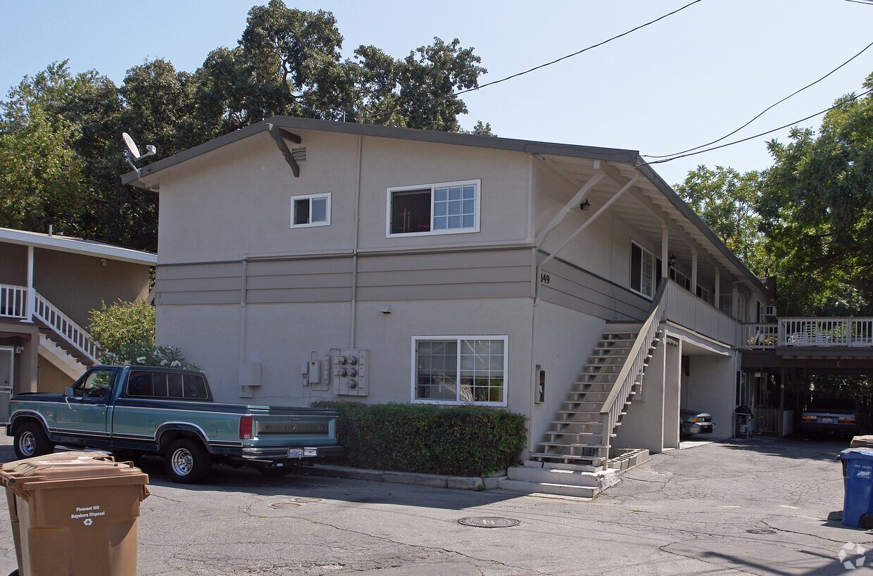 Building Photo - 849 Robinson St