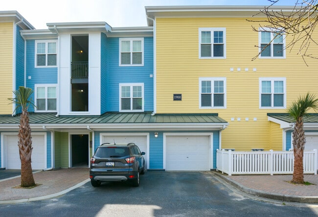 Building Photo - Beautiful Mt Pleasant Condo with Garage