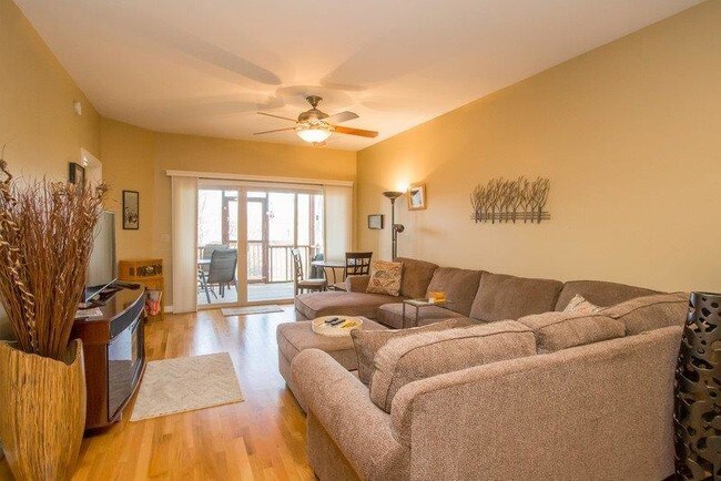 Building Photo - 346 Persimmon Way