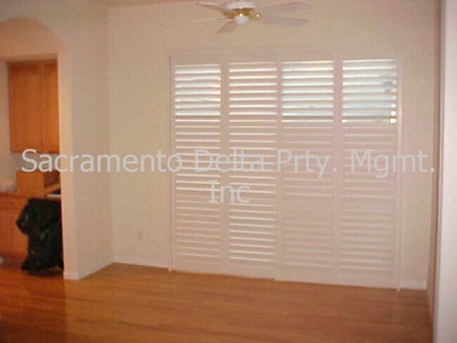 Foto del edificio - Beautiful Single Story Home in Highly Desi...