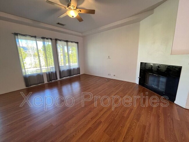 Foto del edificio - 69674 Mccallum Way