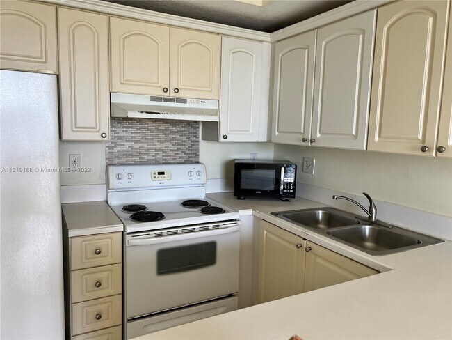Building Photo - 3500 Coral Way