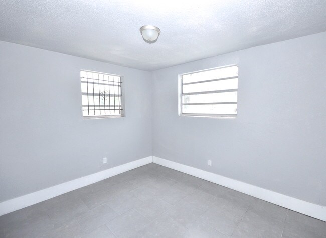 Building Photo - 745 Eaverson St