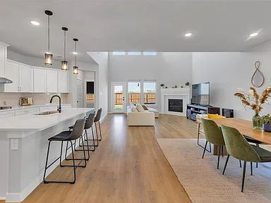 Building Photo - Beautiful 3-bedroom, 2.5 bath home with 2-car garage featuring an open floor plan in the heart of...