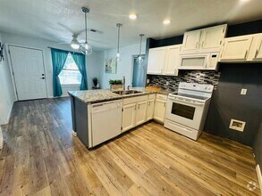 Building Photo - 1624 Aquarena Springs Dr