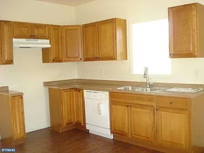 Foto del edificio - 3 Bed 2 Bath End Unit Townhouse in William...