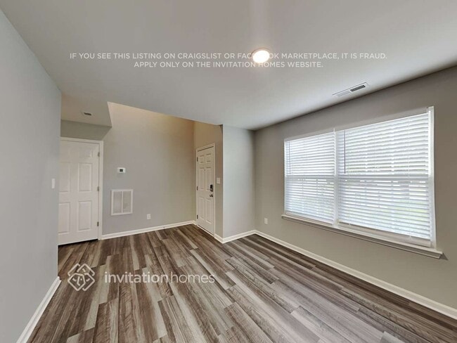 Building Photo - 10736 Glenluce Ave