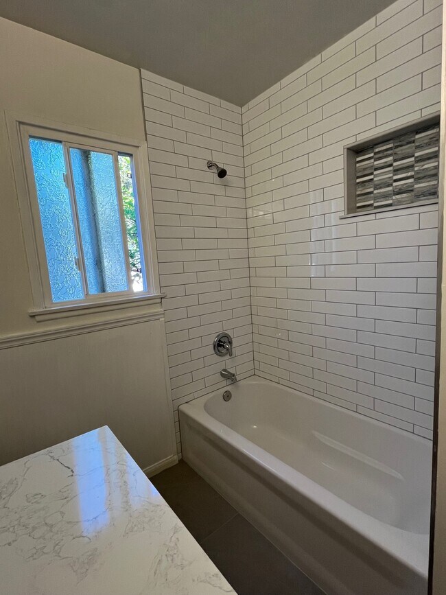 Foto del edificio - 9320 Odessa Ave