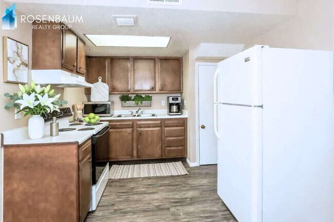 Foto del edificio - 905 S Ash Ave