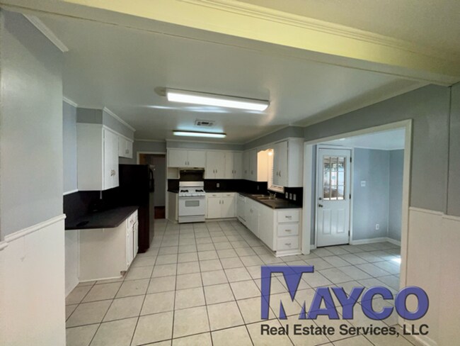 Building Photo - 3 Bedroom 2 Bath Home in Bossier!